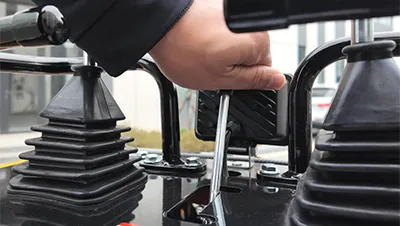 Minicargadora sobre ruedas S360
