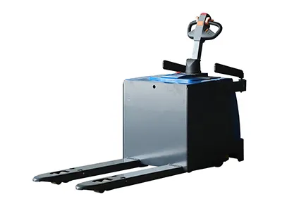 Transpaleta eléctrica con plataforma para operador de pie